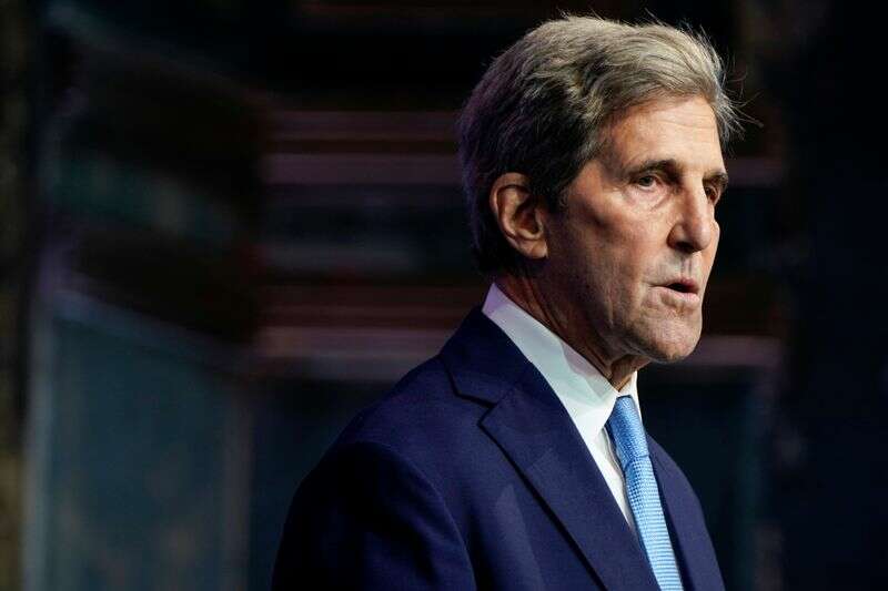 Wysłannik USA Kerry wzywa do przyspieszenia działań w zakresie zmian klimatu Reuters