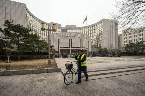 Chinowe sygnały bankowe łagodzące jako wzrost gospodarczy spowalnia Bloomberg
