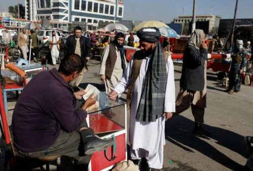 Talibowie zakazuje korzystania z obcej waluty w Afganistanie -Spokesman przez Reuters