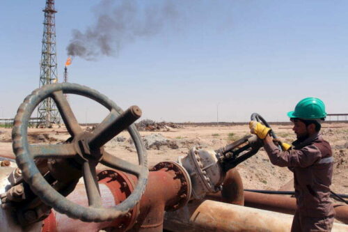 Ropa naftowa wyższa; Ceny saudyjskie, wiadomości Omicron pomaga zaufaniu wzrosnąć przez Investing.com