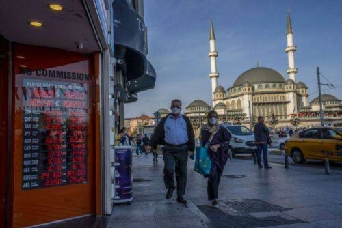 Tureckie lira głowy niżej po erdogan Fires minister Finanse Bloomberg