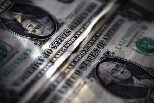 Dollar w dół, jen blisko siedmiu tygodnia wysoko jak Omicron kontynuuje rozprzestrzenianie się przez Investing.com