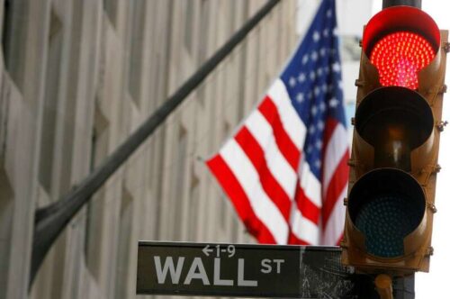 Wall Street Tumbles na otwartym strachu Omicron, oceń tło tło; Dow Down 600 punktów przez Investing.com