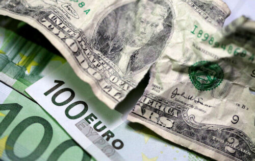 Dolar, Euro Down jako napięcie Ukrainy, obawy polityki Fed kontynuują inwestycje