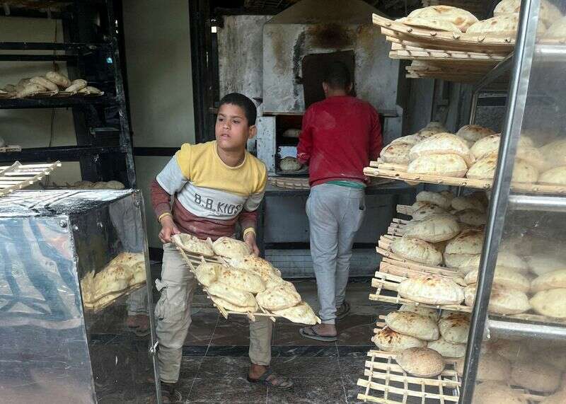 Egipt oczy chleba na dotacja chlebowa jako globalna inflacja ukąszenia przez Reuters